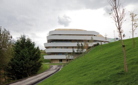 basque-culinary-pared-exterior